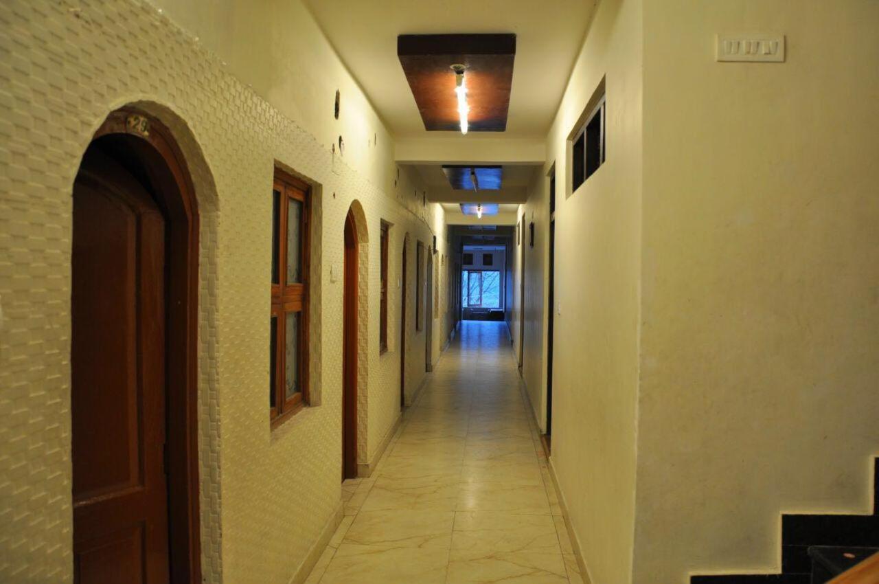 Hotel Ahuja ไนนิตัล ภายนอก รูปภาพ